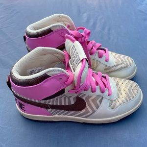 Women’s high top Nikes- EUC